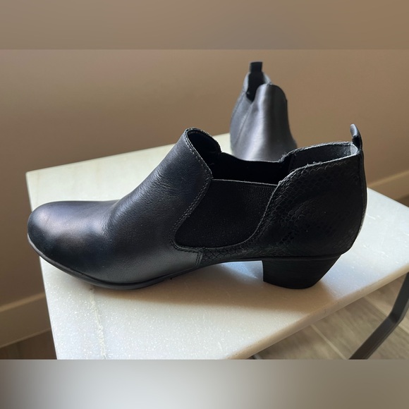 Remonte:  black leather low cut booties size 38 - Picture 12 of 16